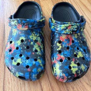 Abstract Multi Color Crocs W9 M7